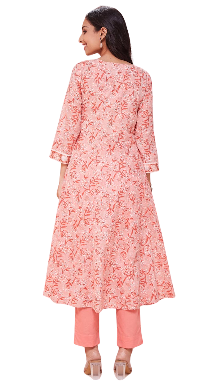 Vestido largo estampado con vuelo amplio. Rosa