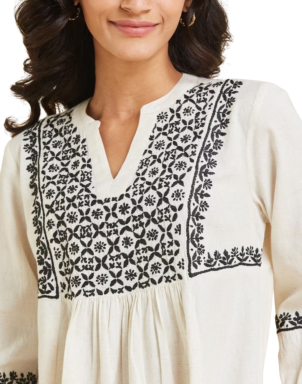 Blusa con bordado chikankari. Negro sobre neutro PREVENTA