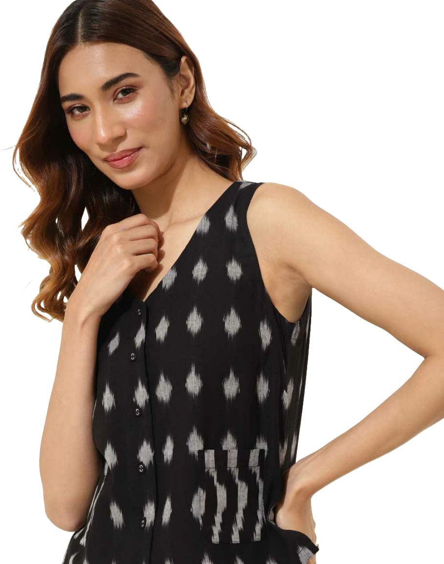 Blusa sin mangas. Ikat negra