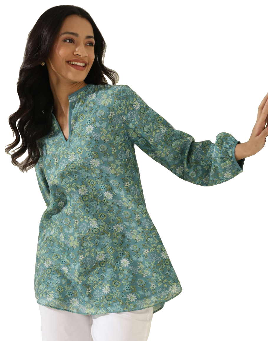 Blusa semi transparente estampada. Verde