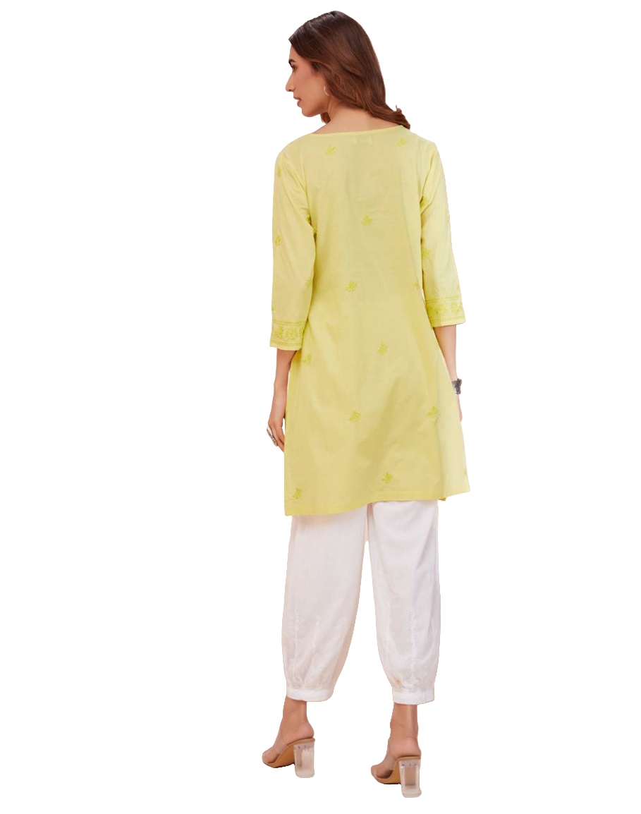 Kurta corta con bordado chikankari. Lima
