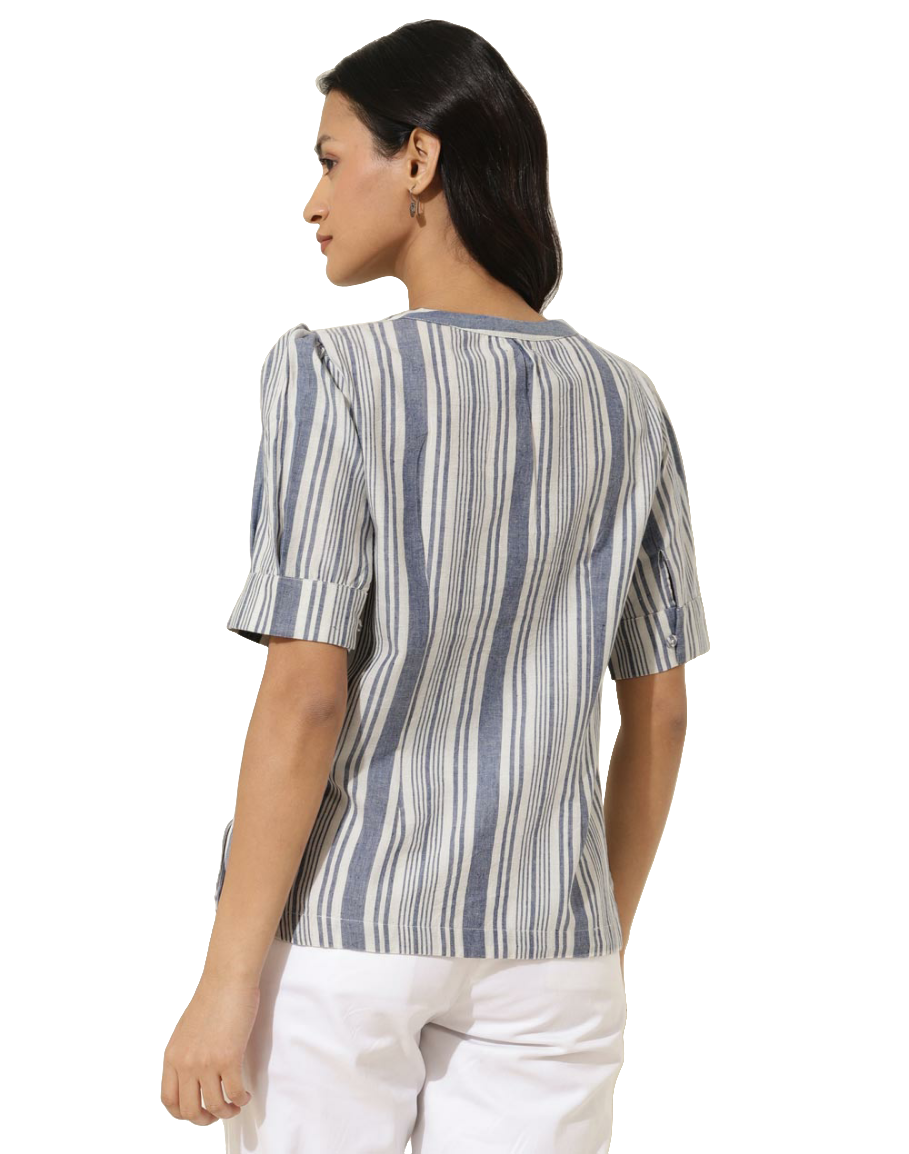 Blusa a rayas. Azul y blanco