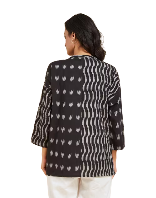 Blusa Ikat negra. Oversize PREVENTA