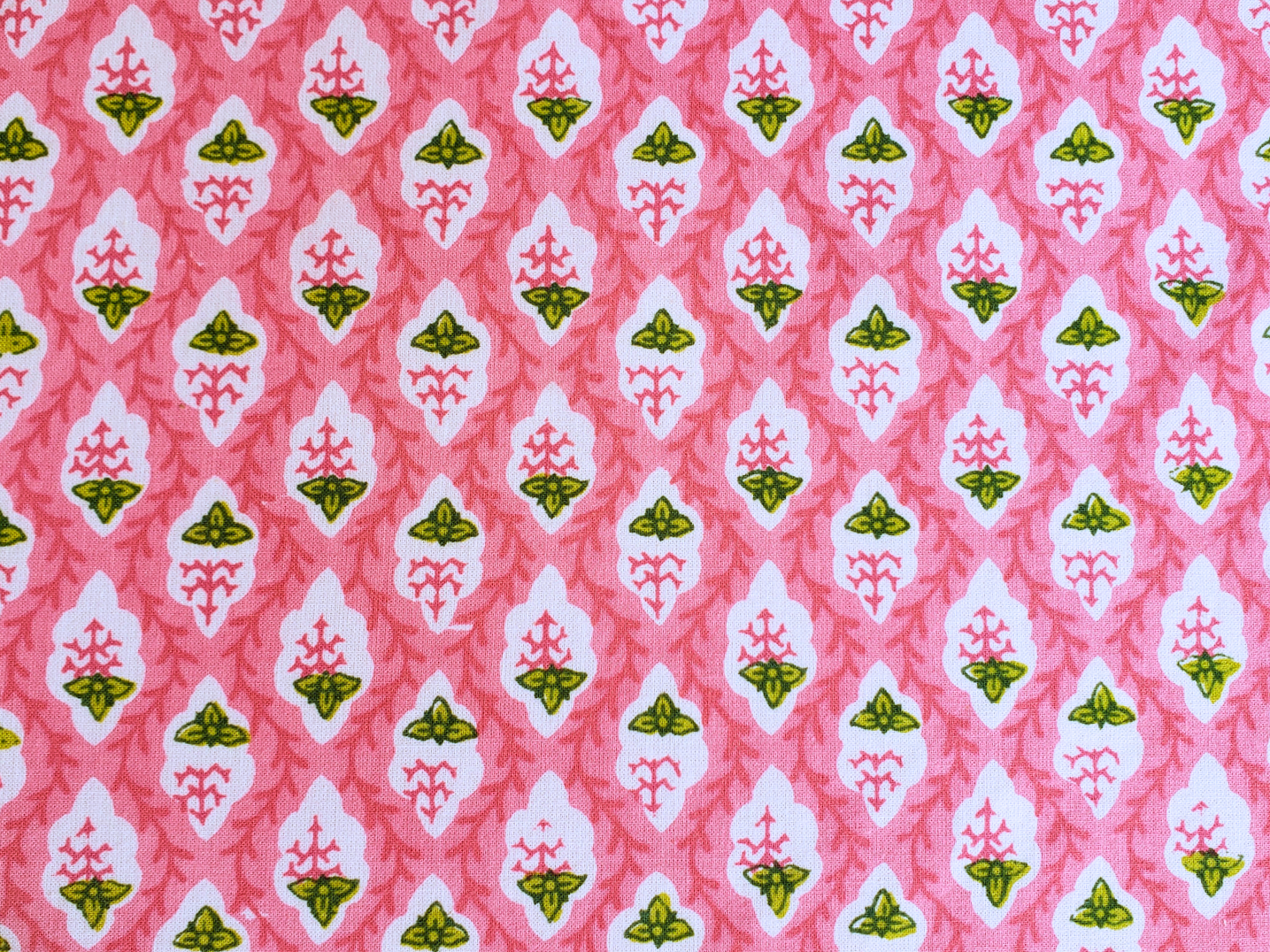 Mantel redondo 100% algodón estampado a mano. Rosa