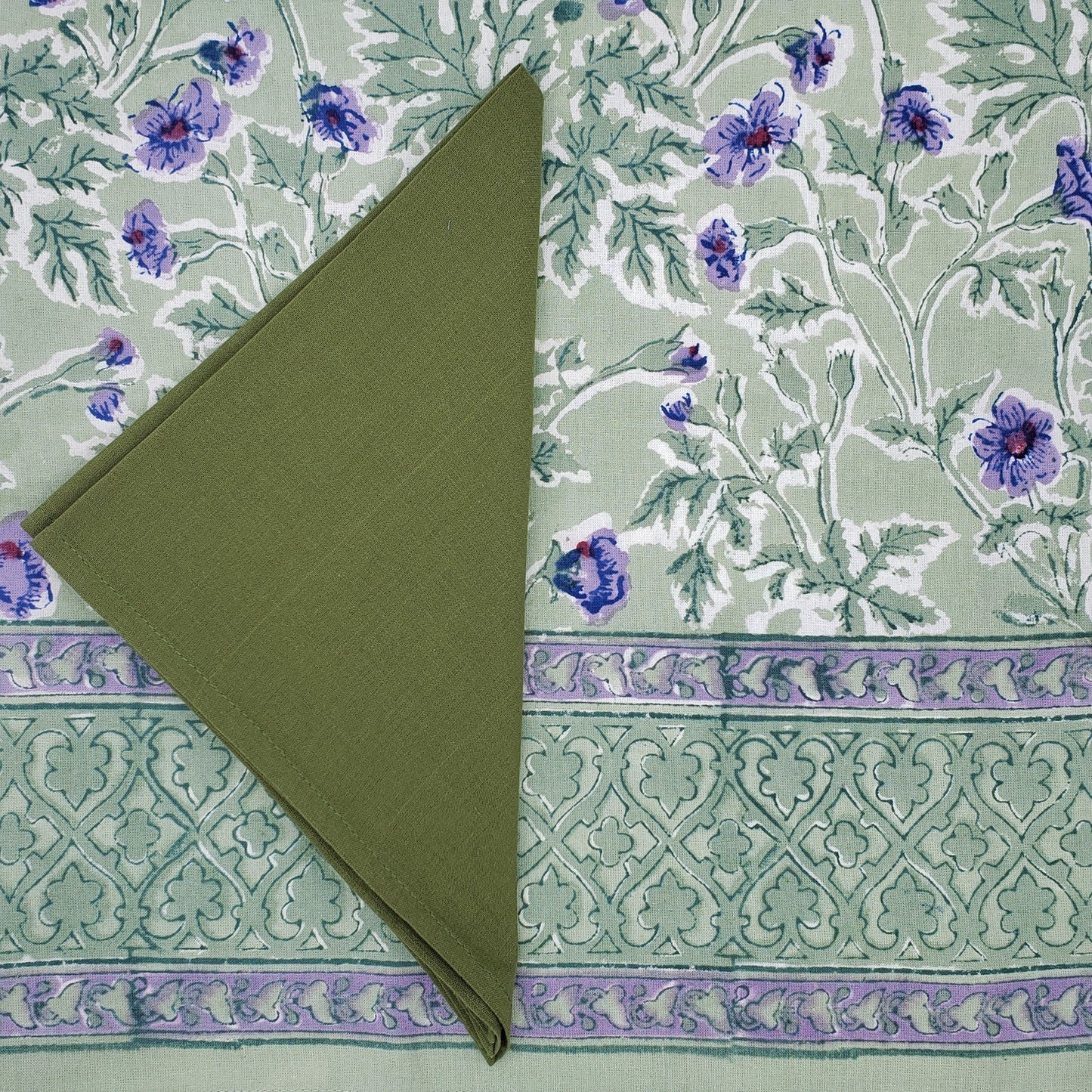 Mantel cuadrado 100% algodón estampado a mano. Geranio