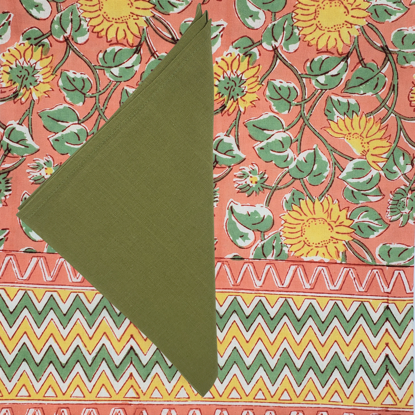 Mantel cuadrado 100% algodón estampado a mano. Girasoles