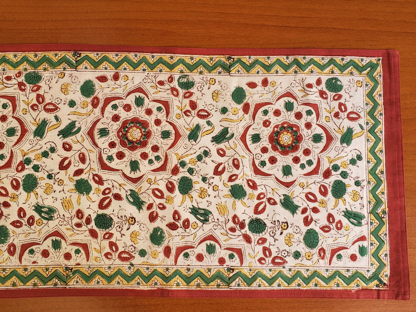 Camino de mesa estampado a mano. Izmir