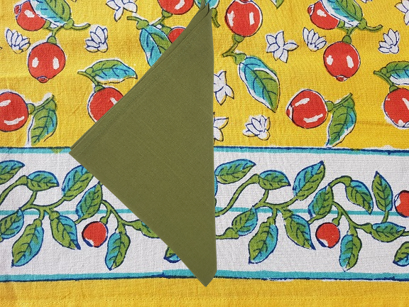 Mantel rectangular 100% algodón estampado a mano. Cerezas