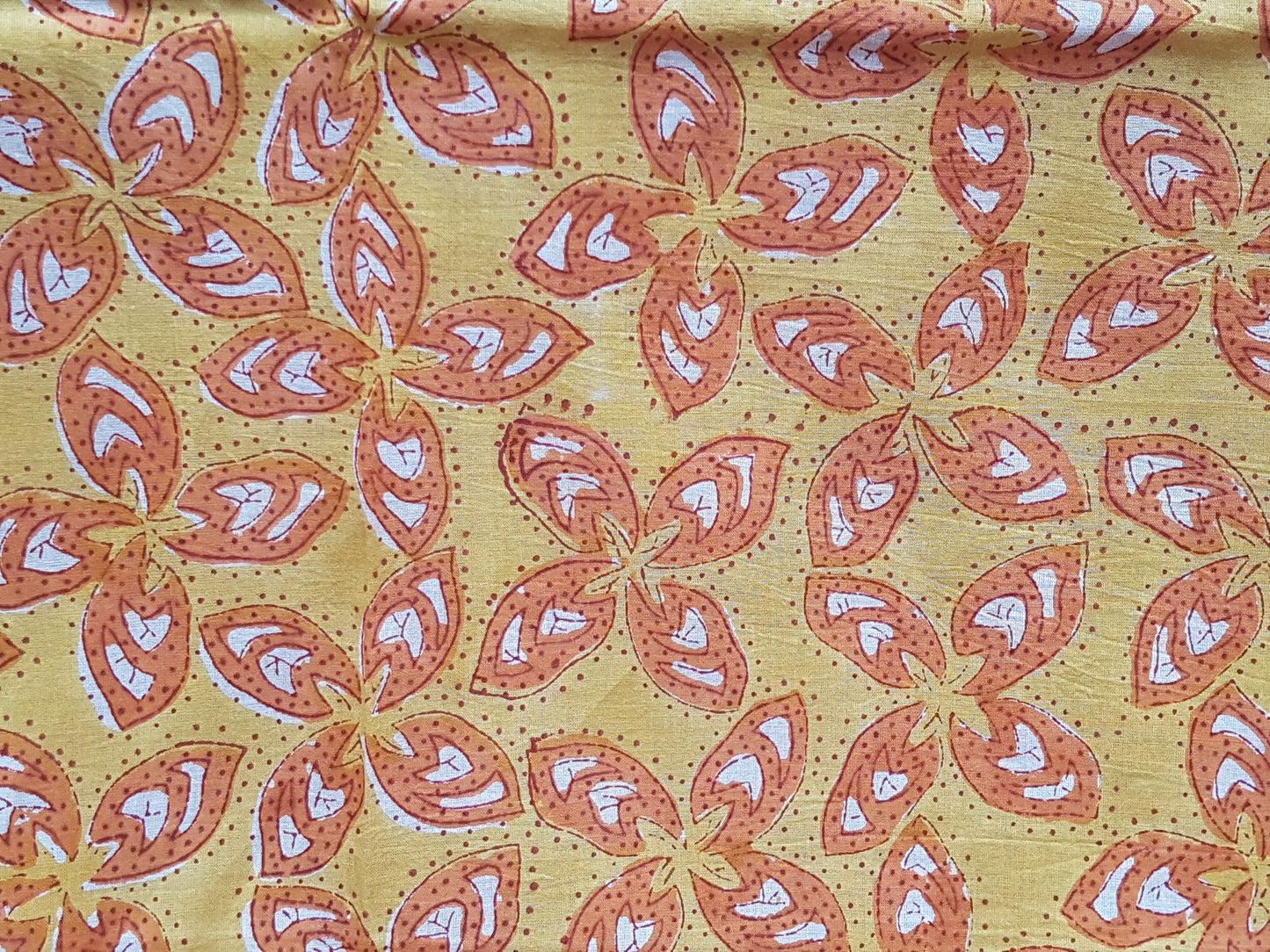 Mantel cuadrado 100% algodón estampado a mano. Naranja