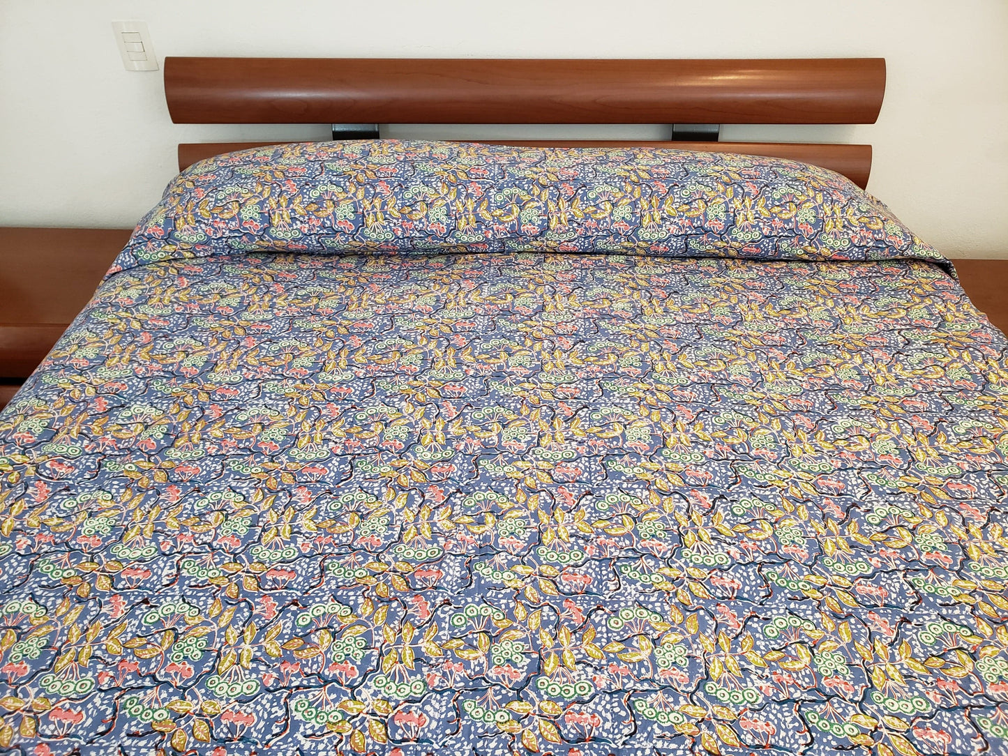 Sobrecama 100% algodón estampado a mano. Odet