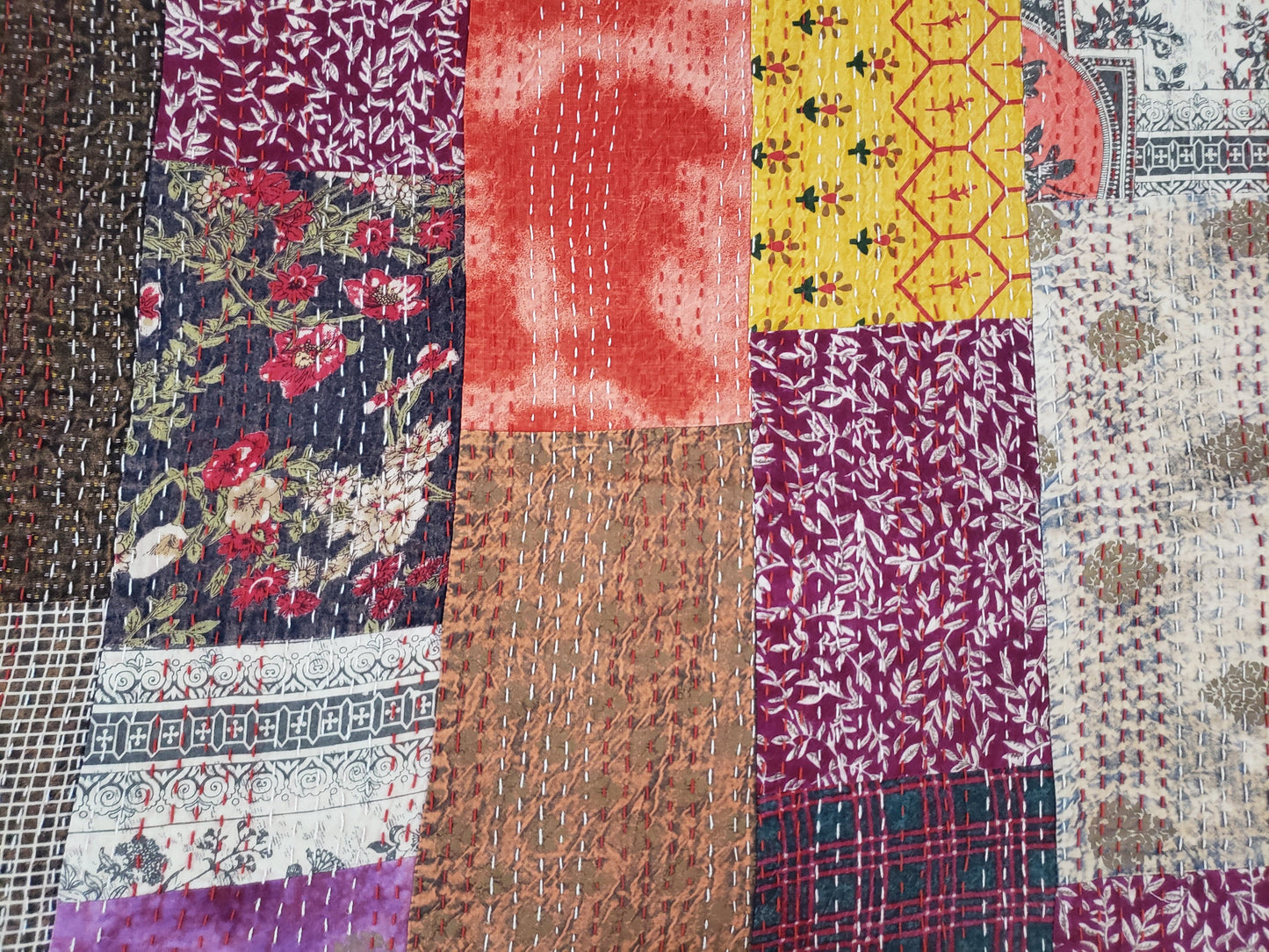 Colcha patchwork hecha en la India.