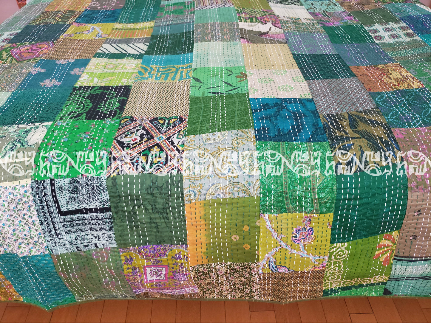 Colcha de seda patchwork. Tonos verdes