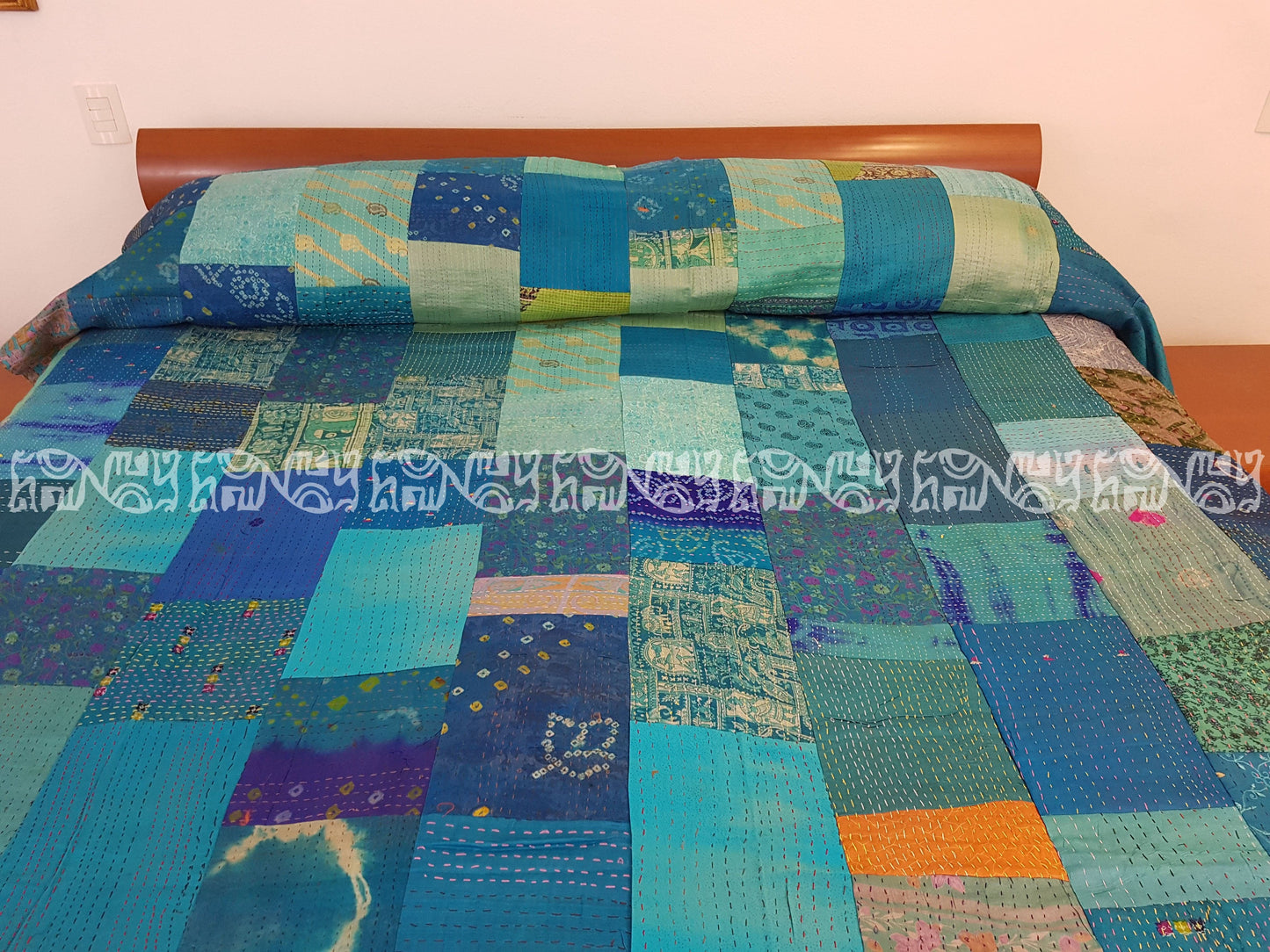 Colcha de seda patchwork. Tonos azul claro