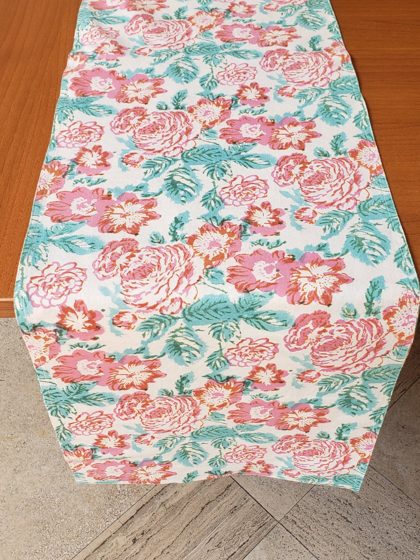 Camino de mesa estampado a mano