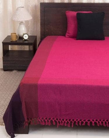 Colcha tejida en telar. Mehar Fucshia