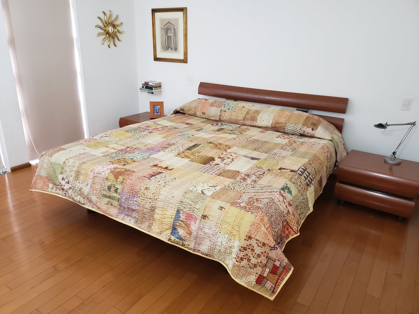 Colcha de seda patchwork. Tonos beige