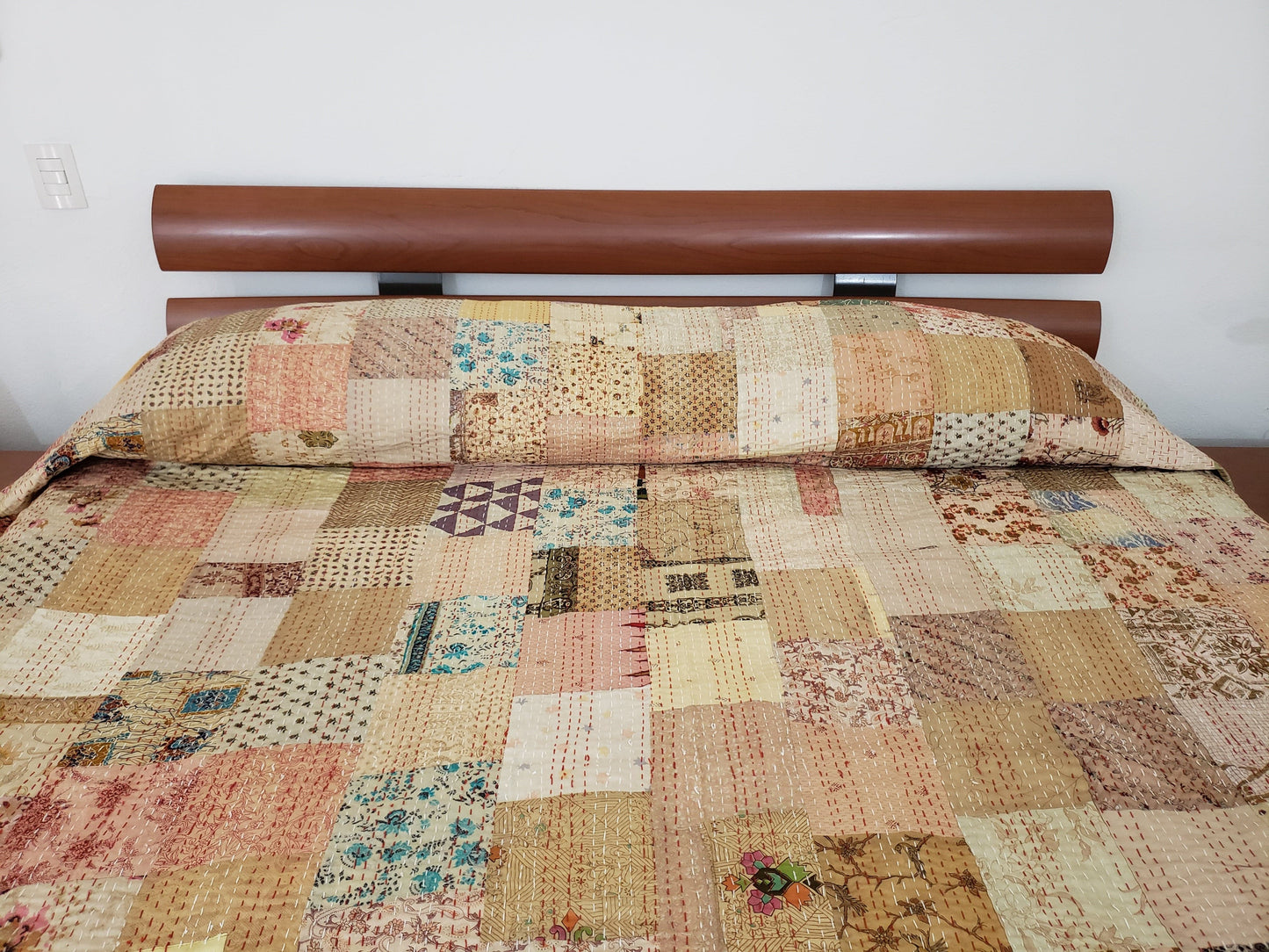 Colcha de seda patchwork. Tonos beige