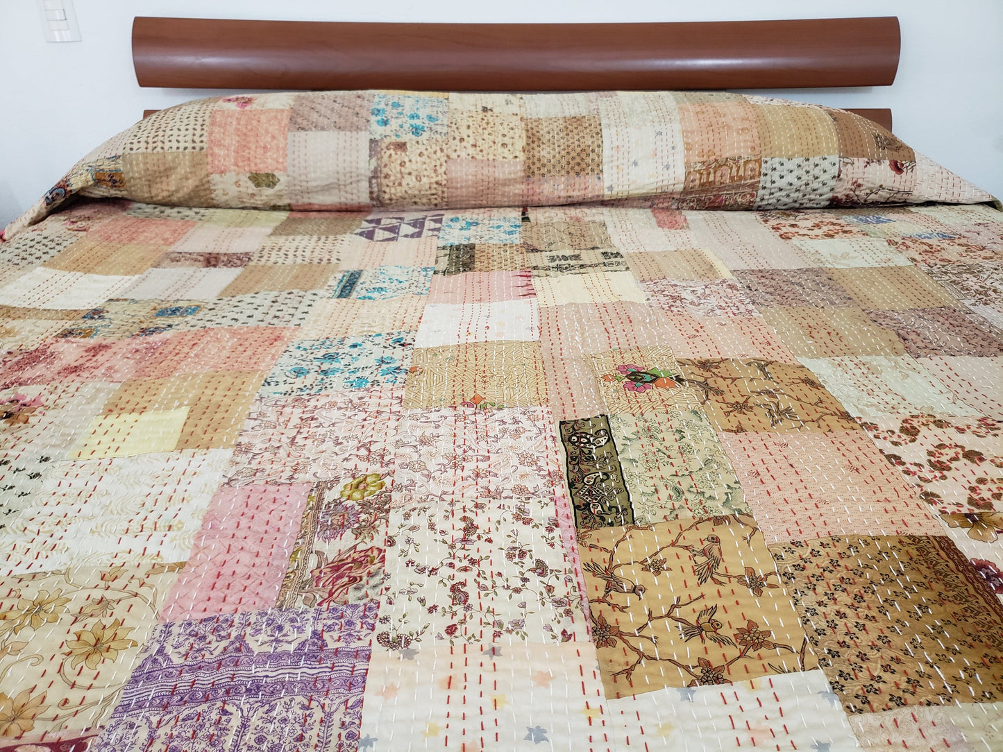 Colcha de seda patchwork. Tonos beige