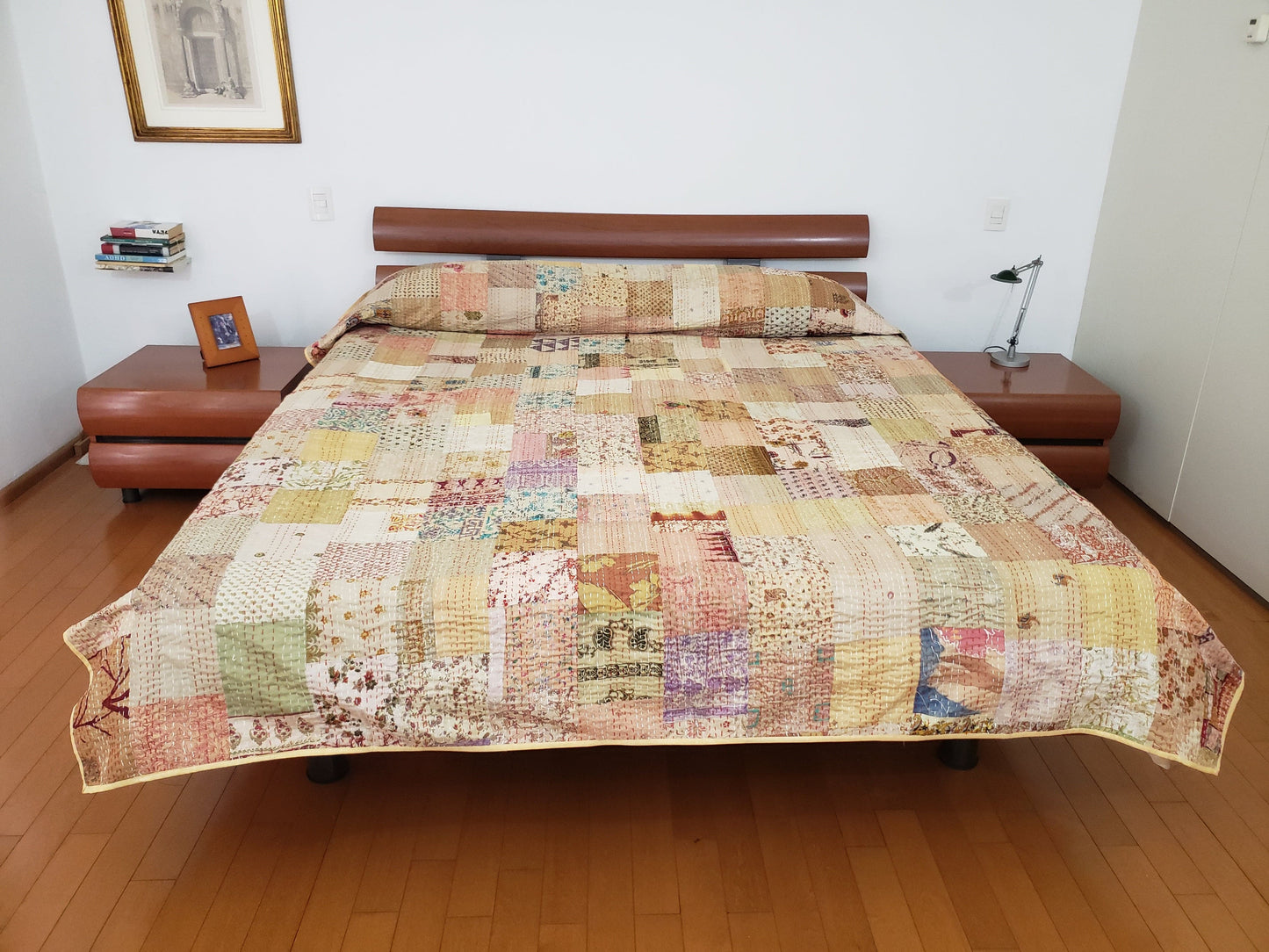 Colcha de seda patchwork. Tonos beige