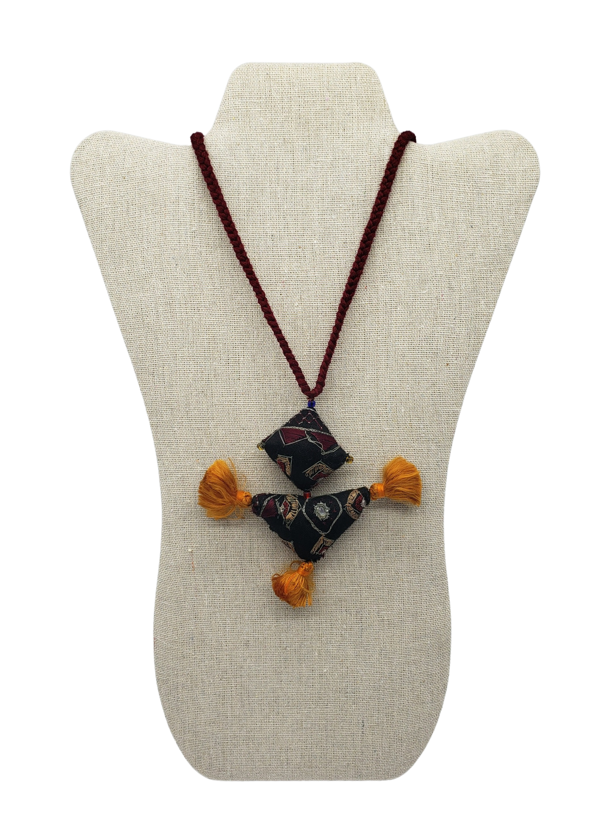 Collar tribal hecho a mano 11