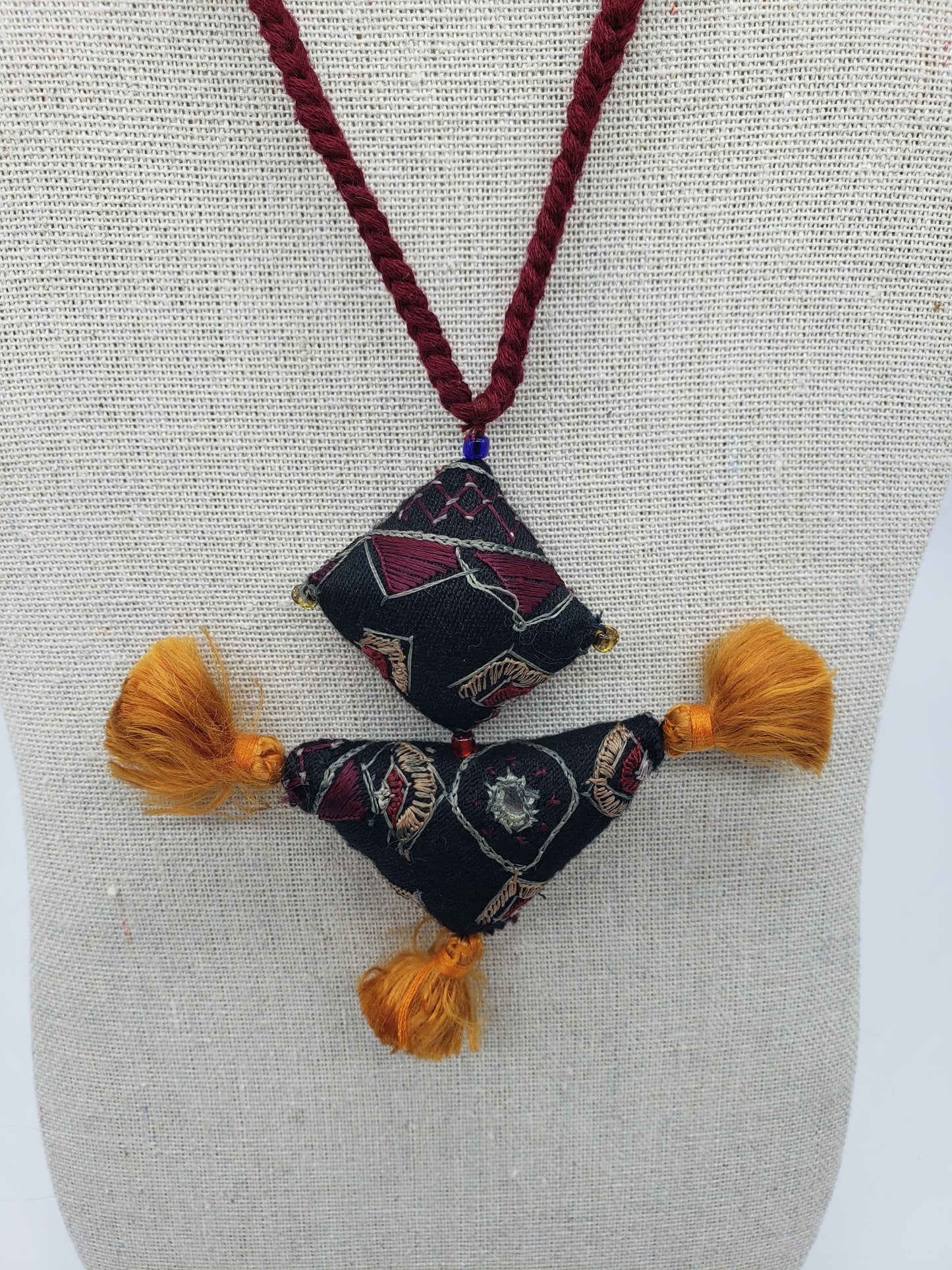 Collar tribal hecho a mano 11