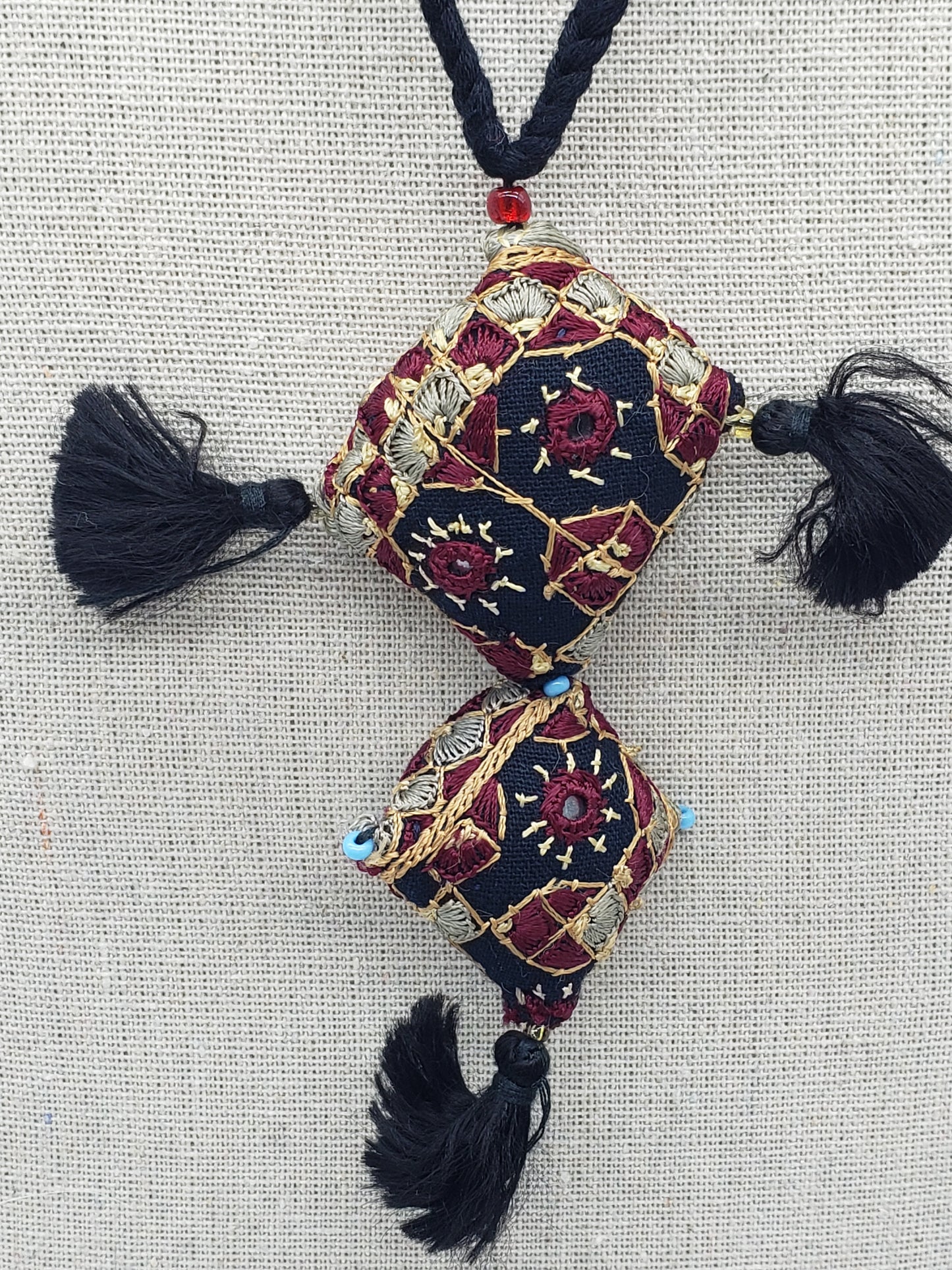 Collar tribal hecho a mano 4