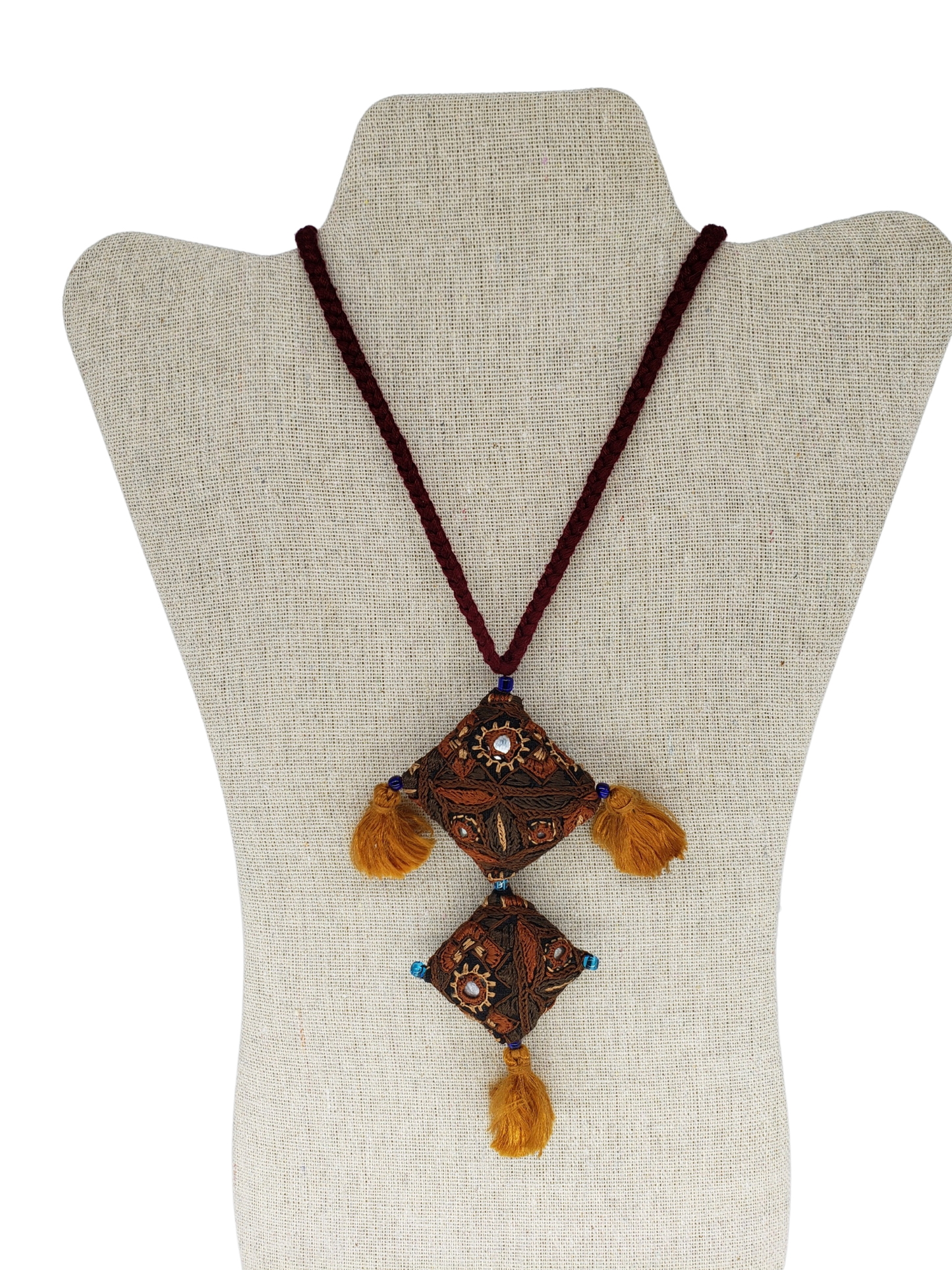 Collar tribal hecho a mano 9