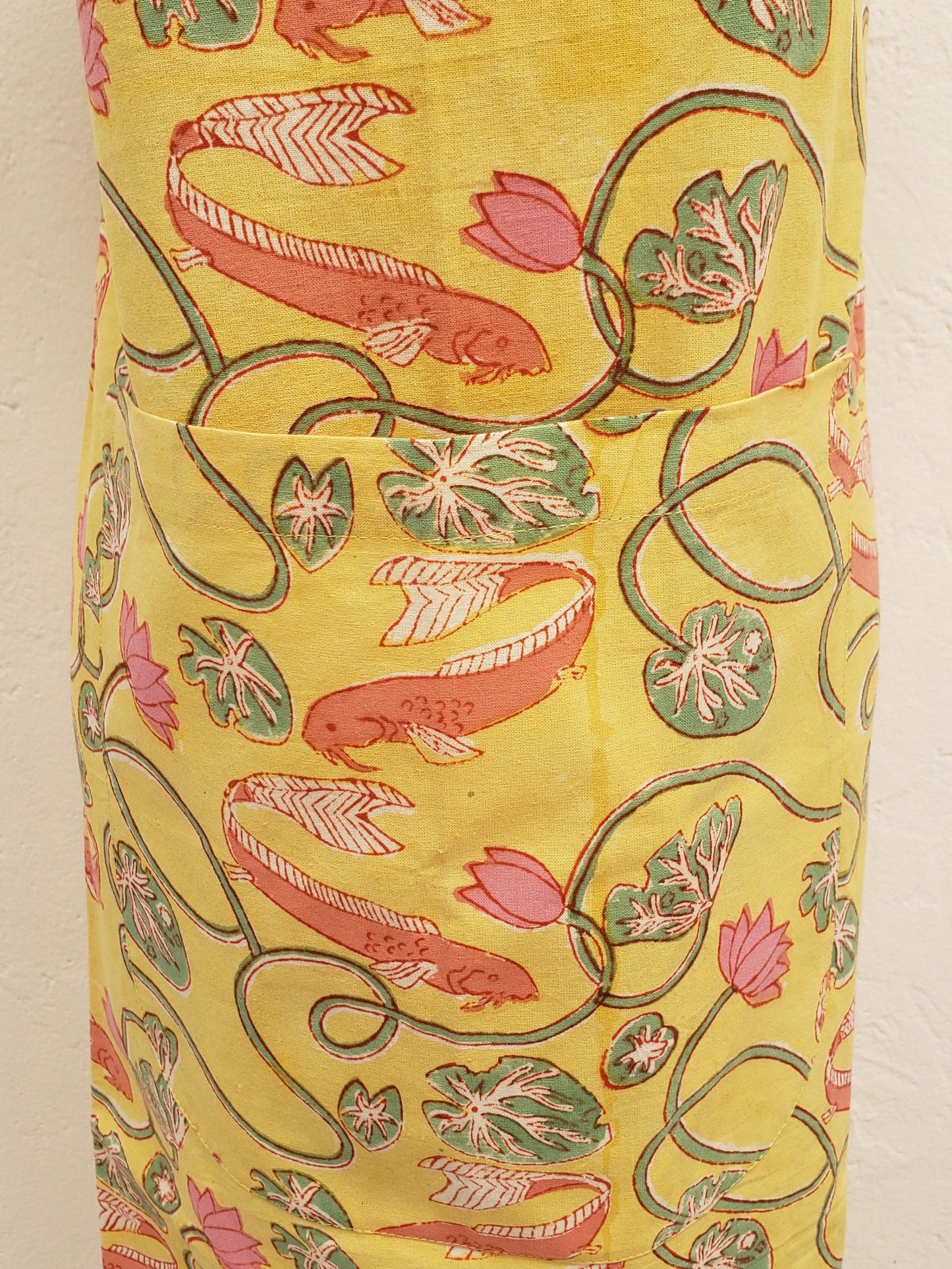 Delantal estampado a mano. Amarillo