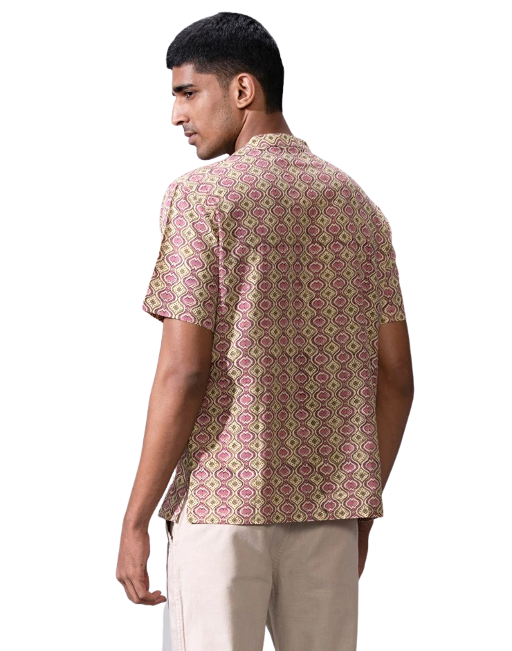 Kurt para hombre. Estampada verde/morado. Manga corta