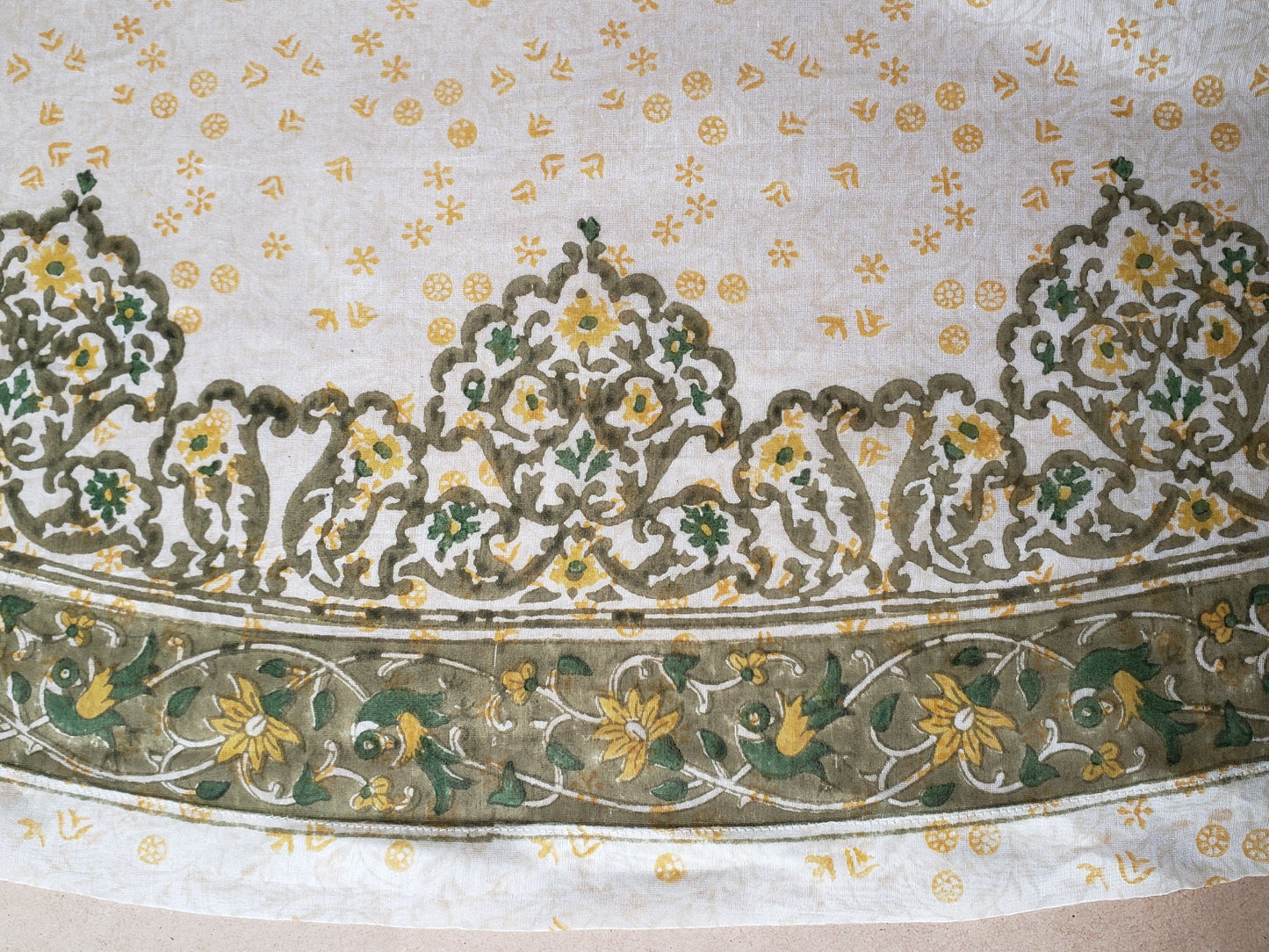 Mantel redondo algodón/seda estampado a mano verde