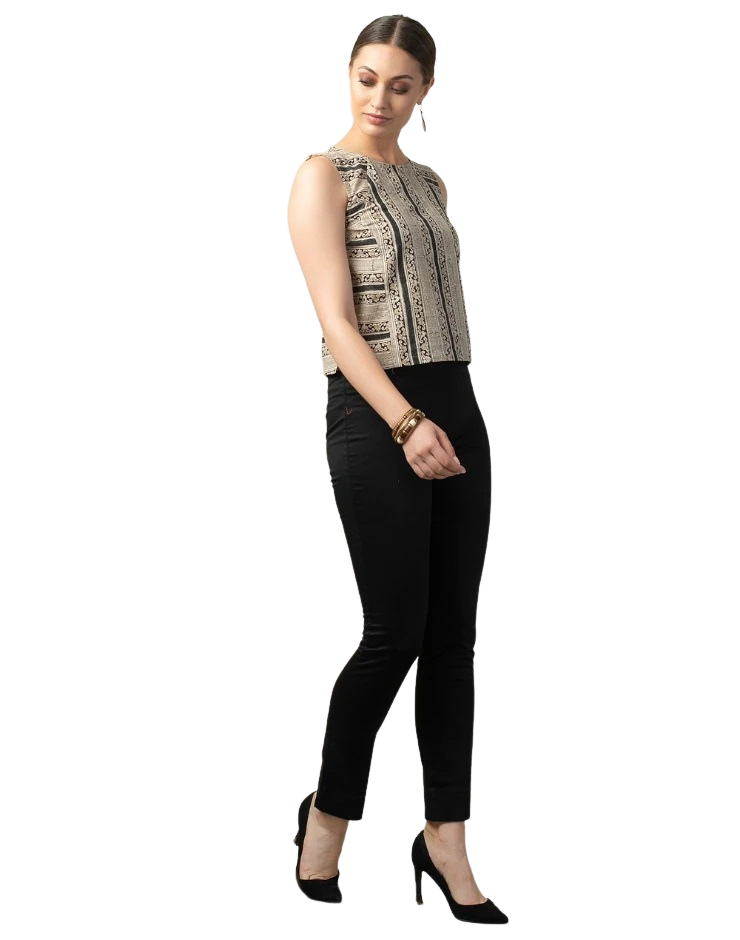 Blusa sin mangas. Neutra