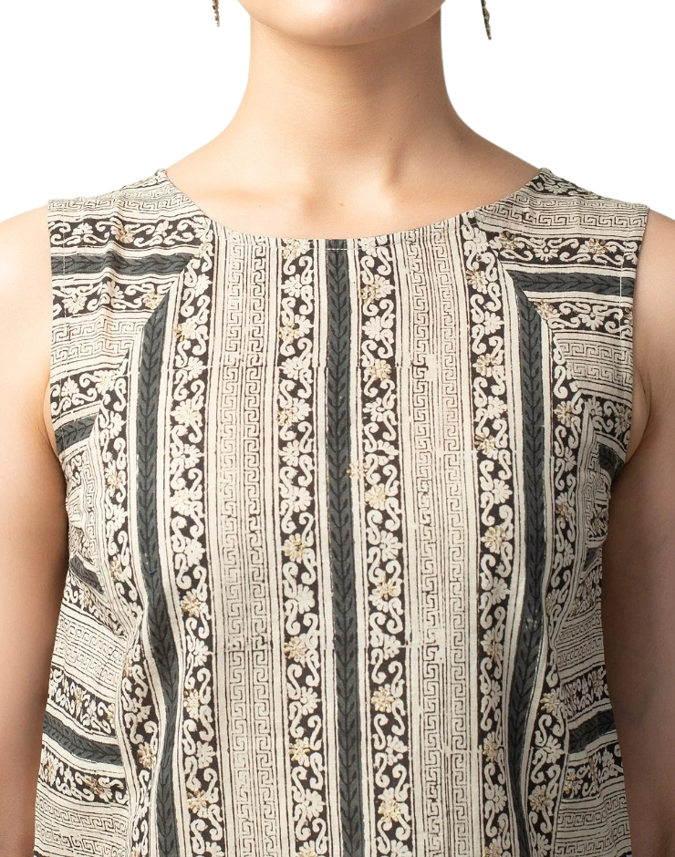 Blusa sin mangas. Neutra