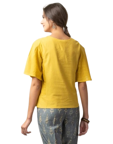 Blus con manga de campana. Mostaza