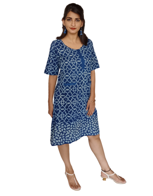 Vestido estampado a mano con azul índigo natural