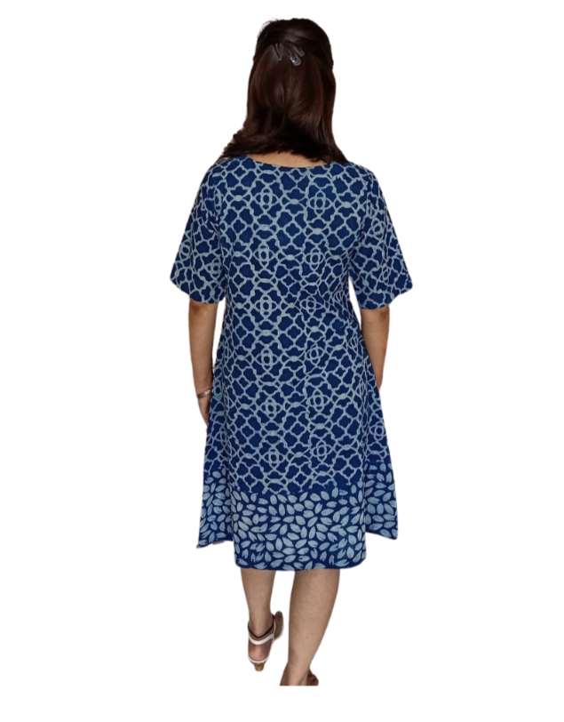 Vestido estampado a mano con azul índigo natural