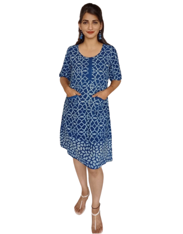Vestido estampado a mano con azul índigo natural