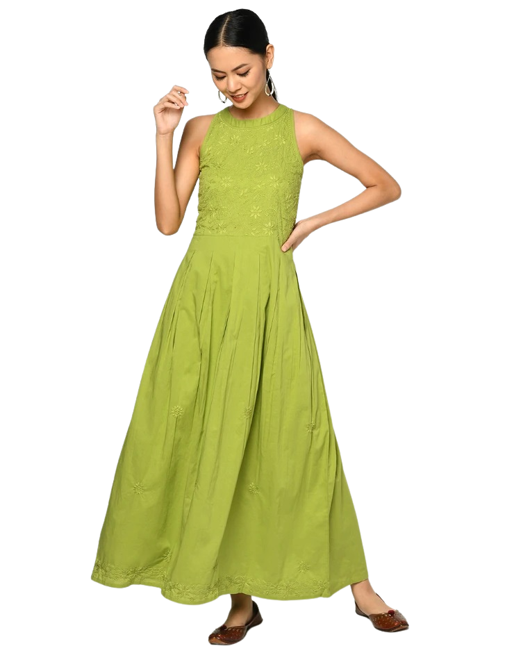 Vestido sin mangas bordado. Verde