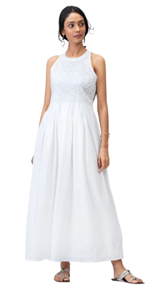 Vestido sin mangas bordado. Blanco