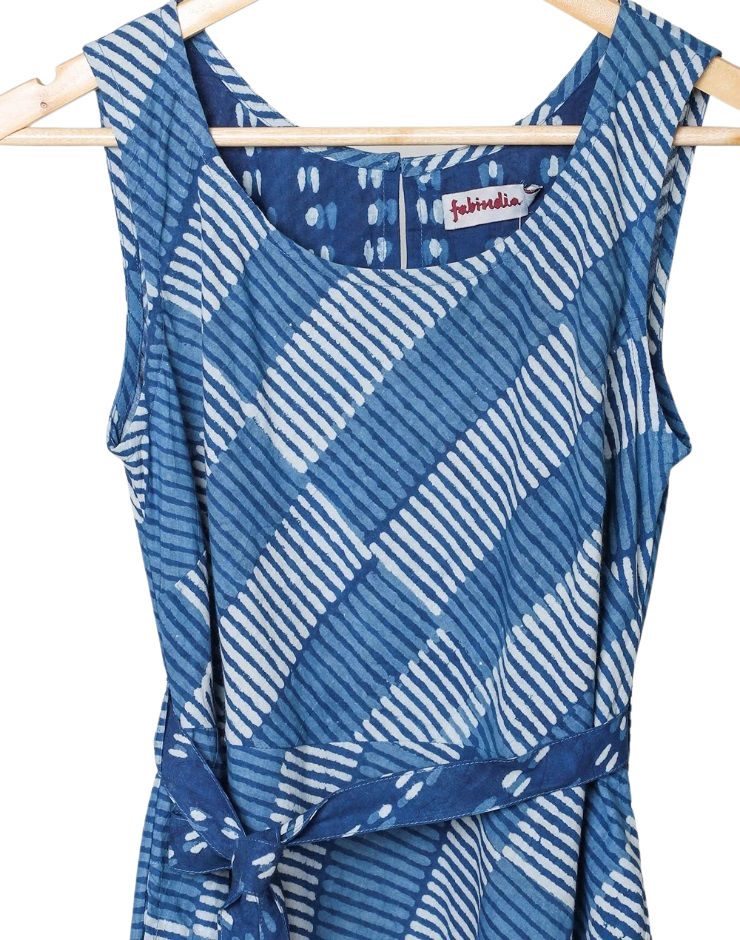 Vestido sin mangas. Azul índigo