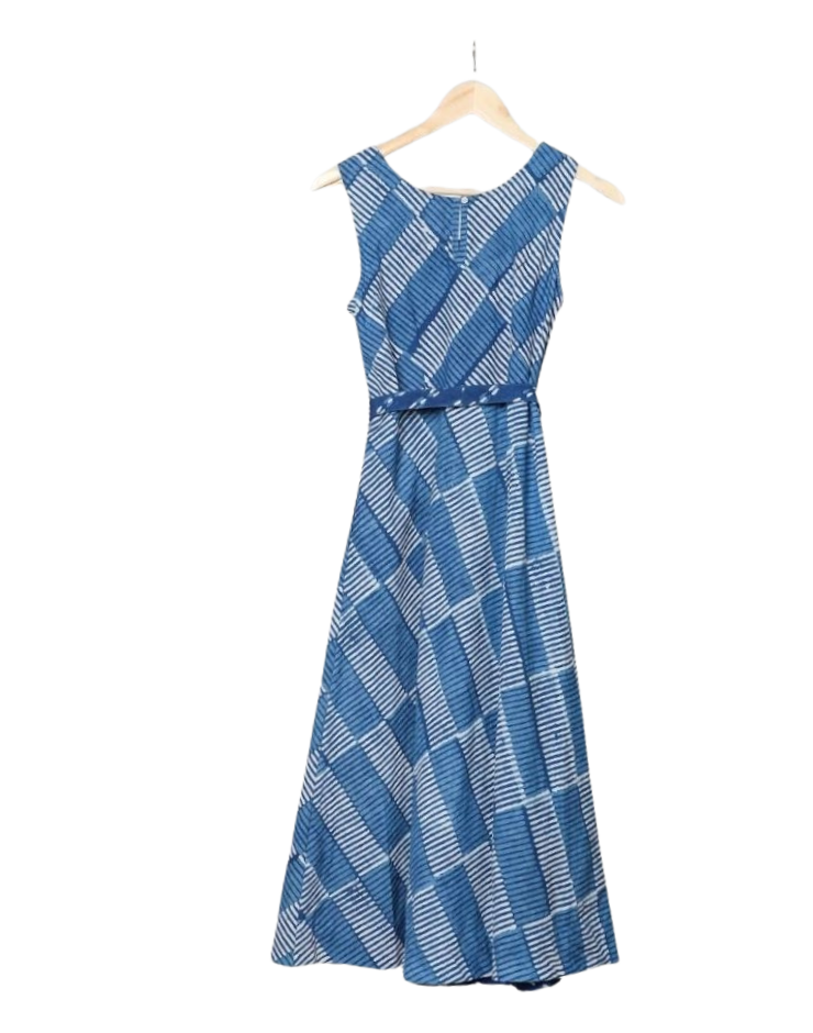 Vestido sin mangas. Azul índigo