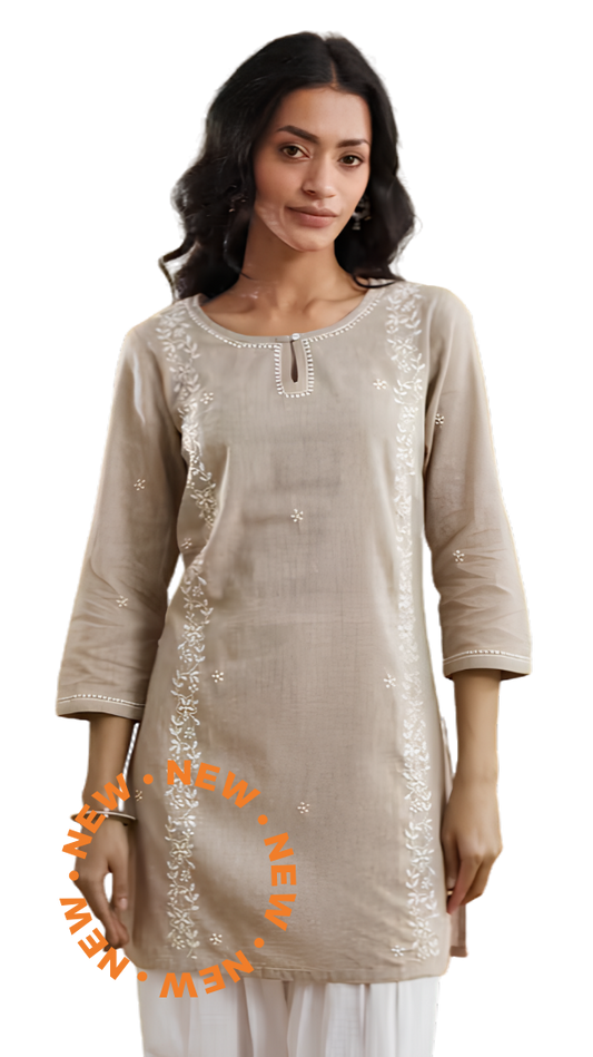 Kurta corta. Bordada. Slim Fit Beige. Nueva