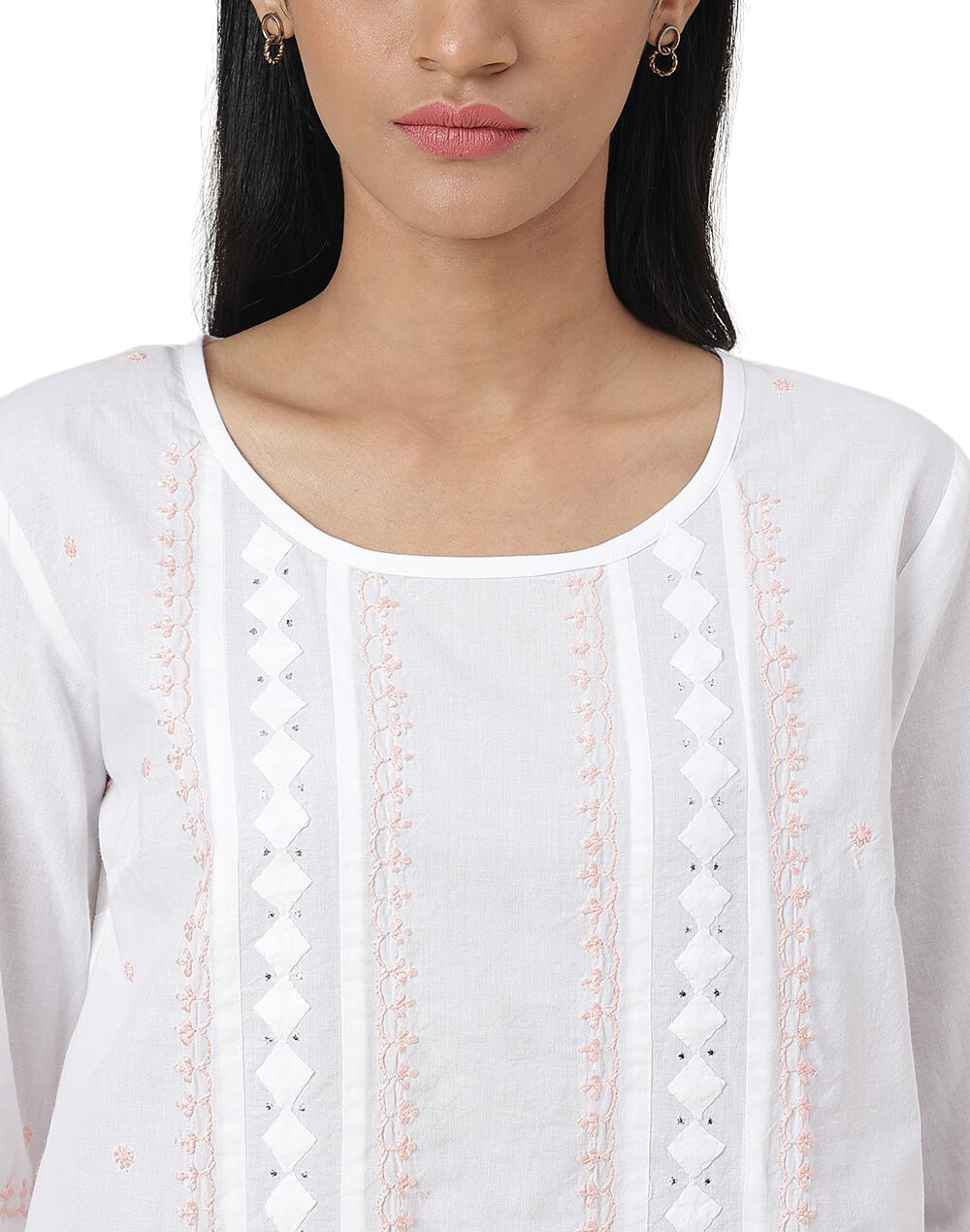 Blusa con bordado chikankari. Rosa y blanco