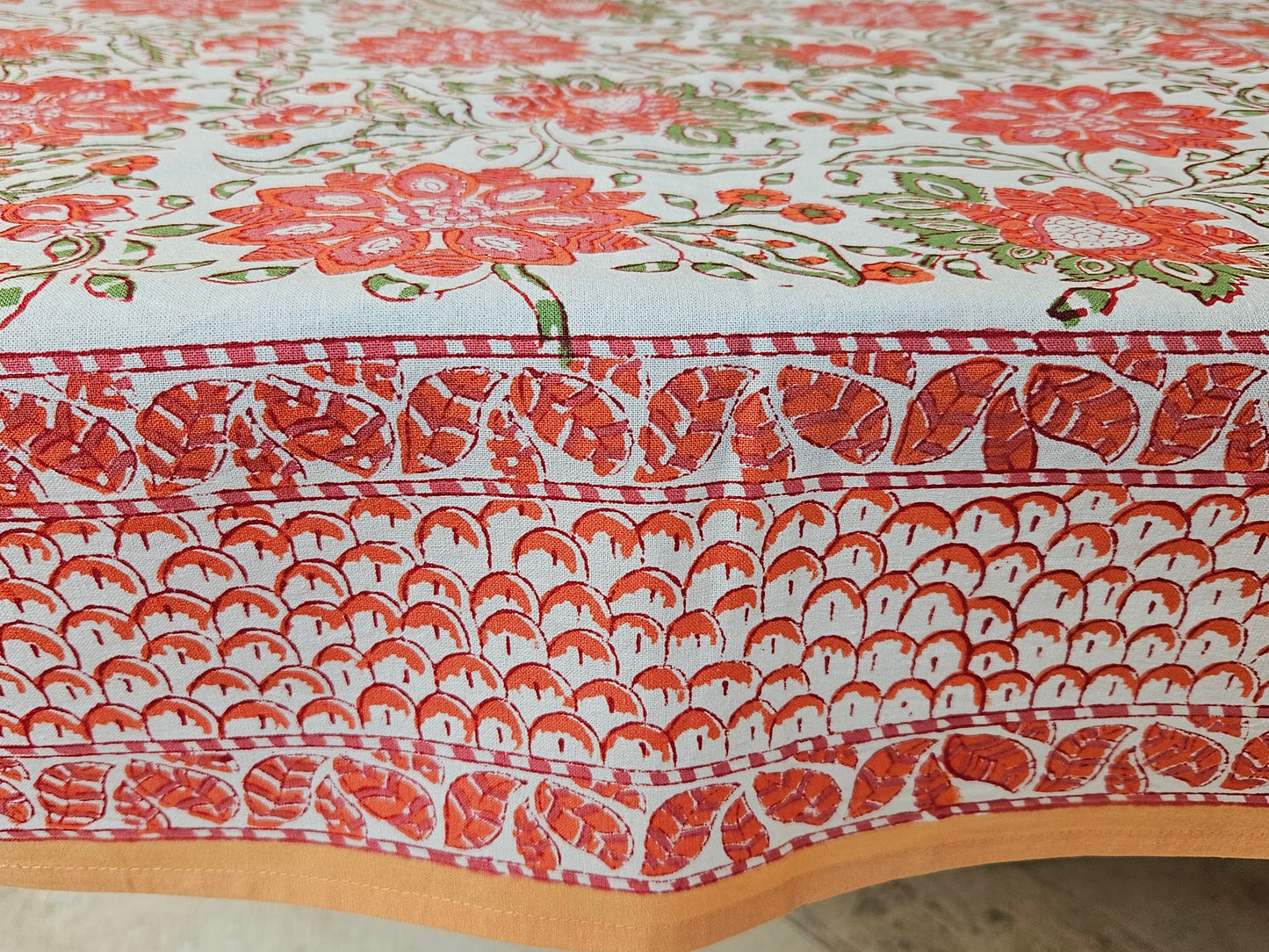 Mantel rectangular estampado a mano.  Flor de 7 pétalos B