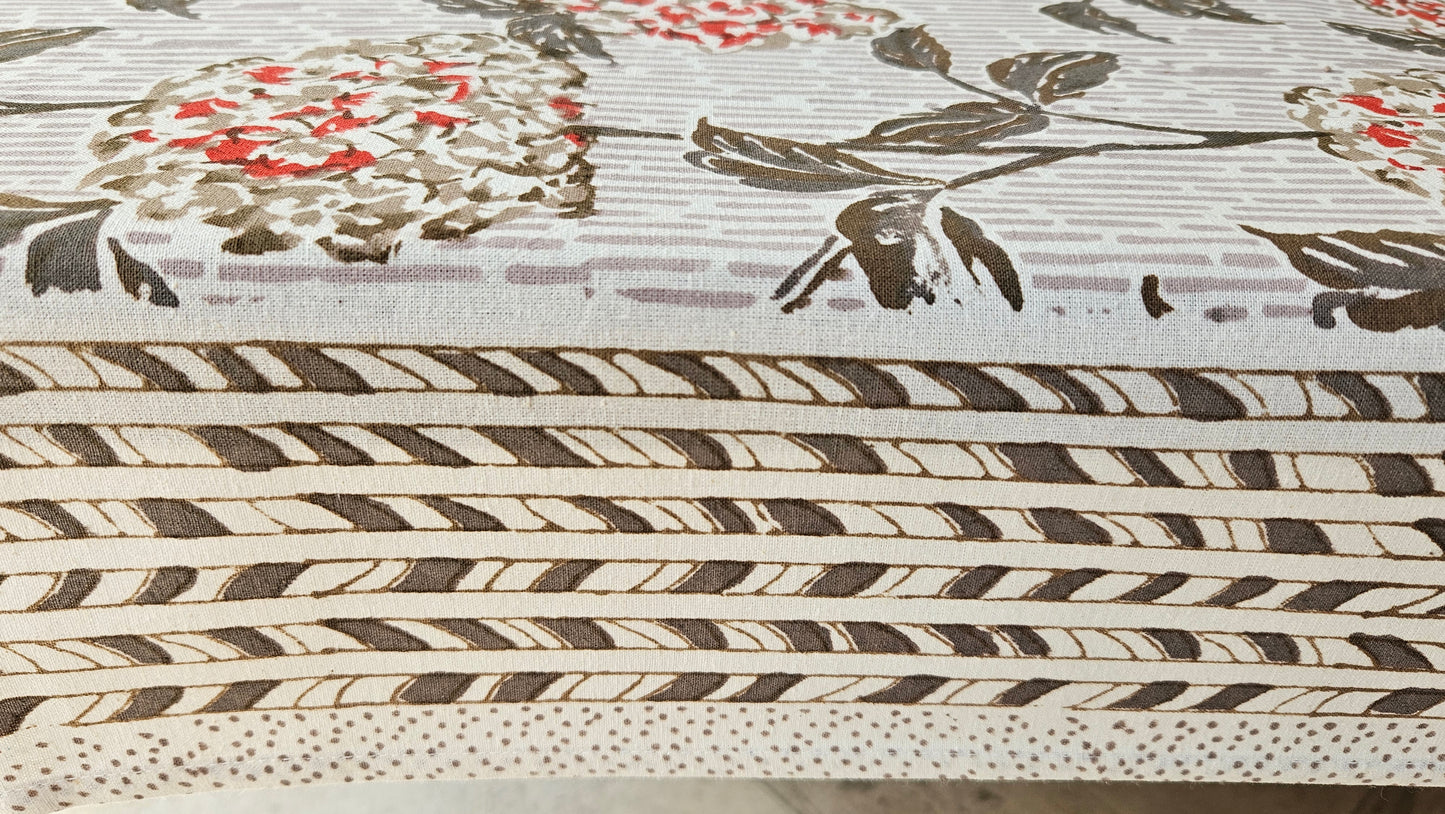 Mantel rectangular 100% algodón estampado a mano. Hortensia A
