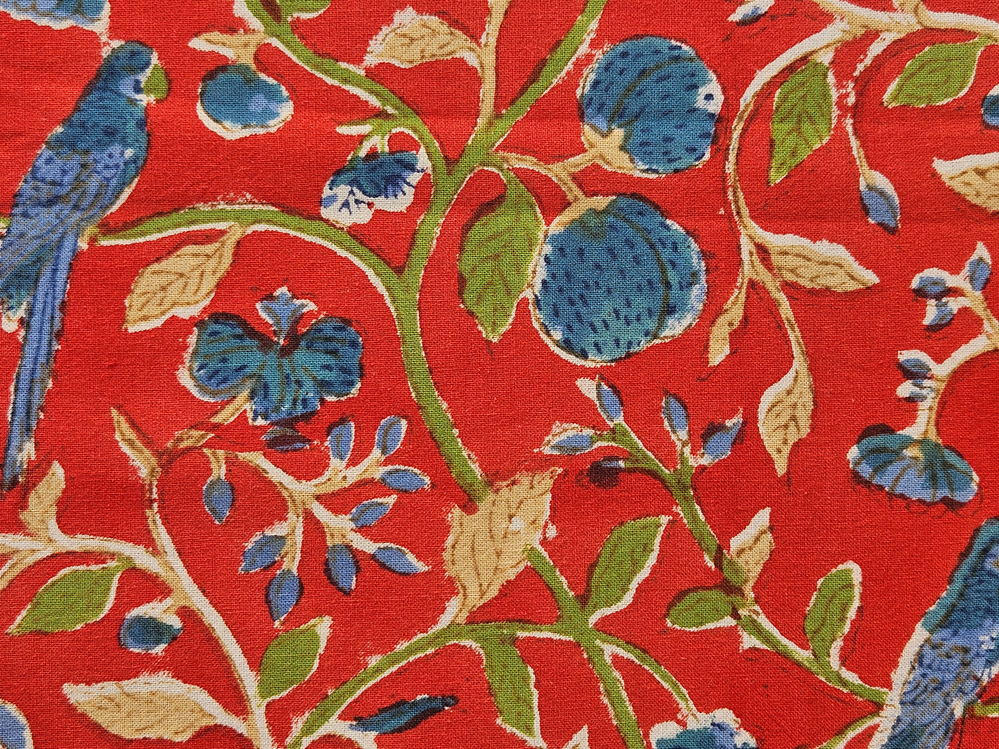 Mantel cuadrado 100% algodón estampado a mano. Pájaros