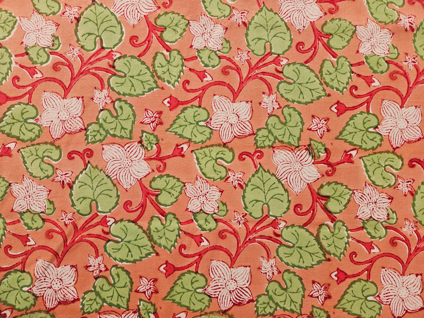 Mantel rectangular 100% algodón estampado a mano. Geranios