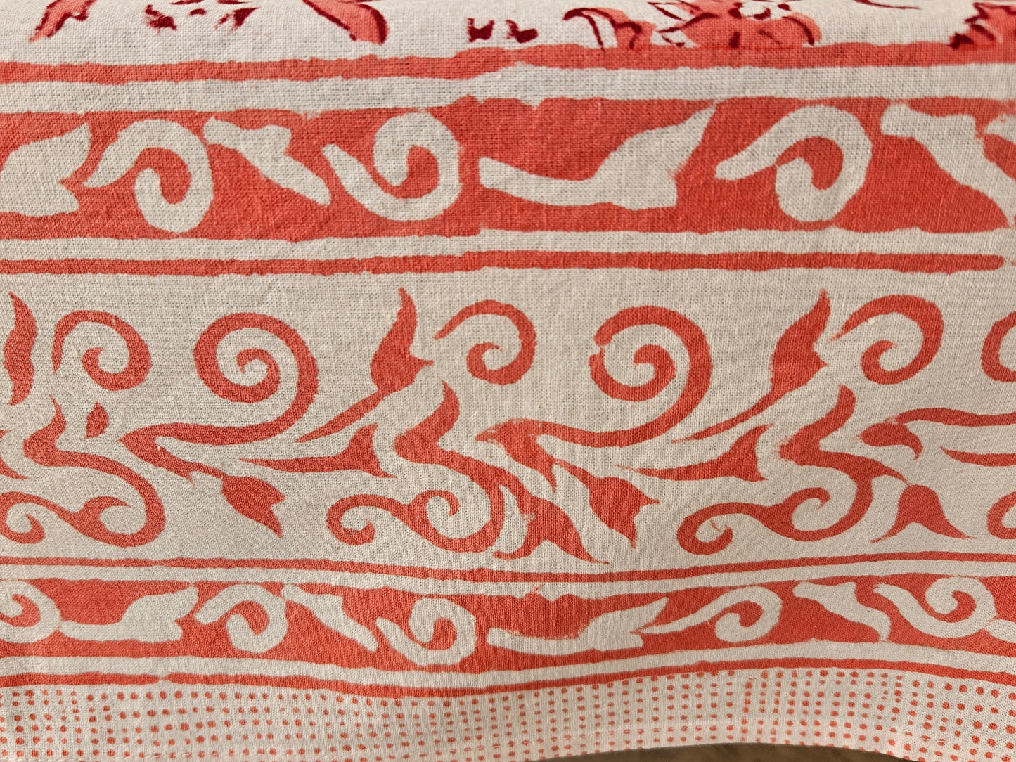 Mantel cuadrado 100% algodón estampado a mano. Rosa coral B