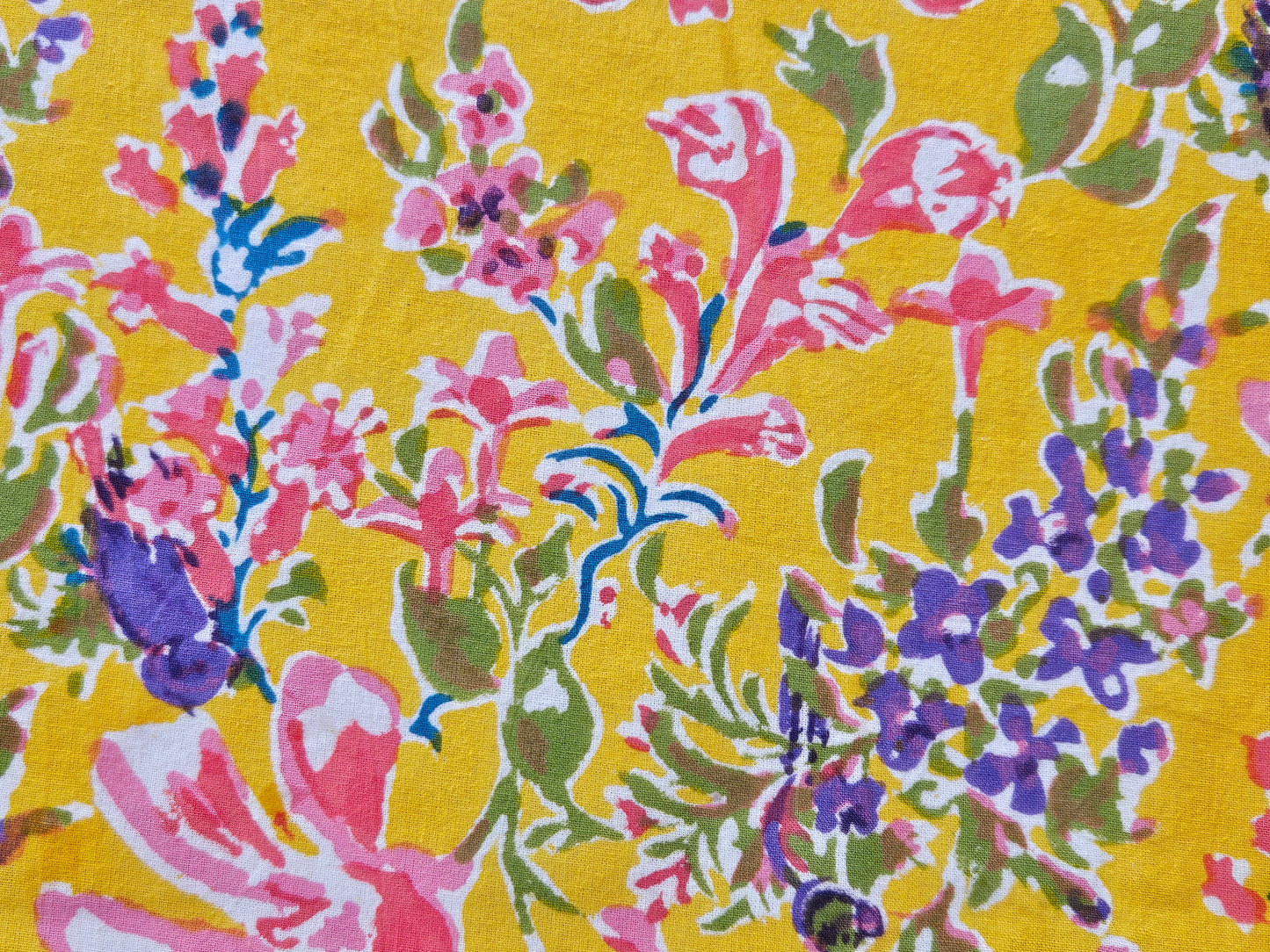 Mantel redondo 100% algodón estampado a mano. Amarillo