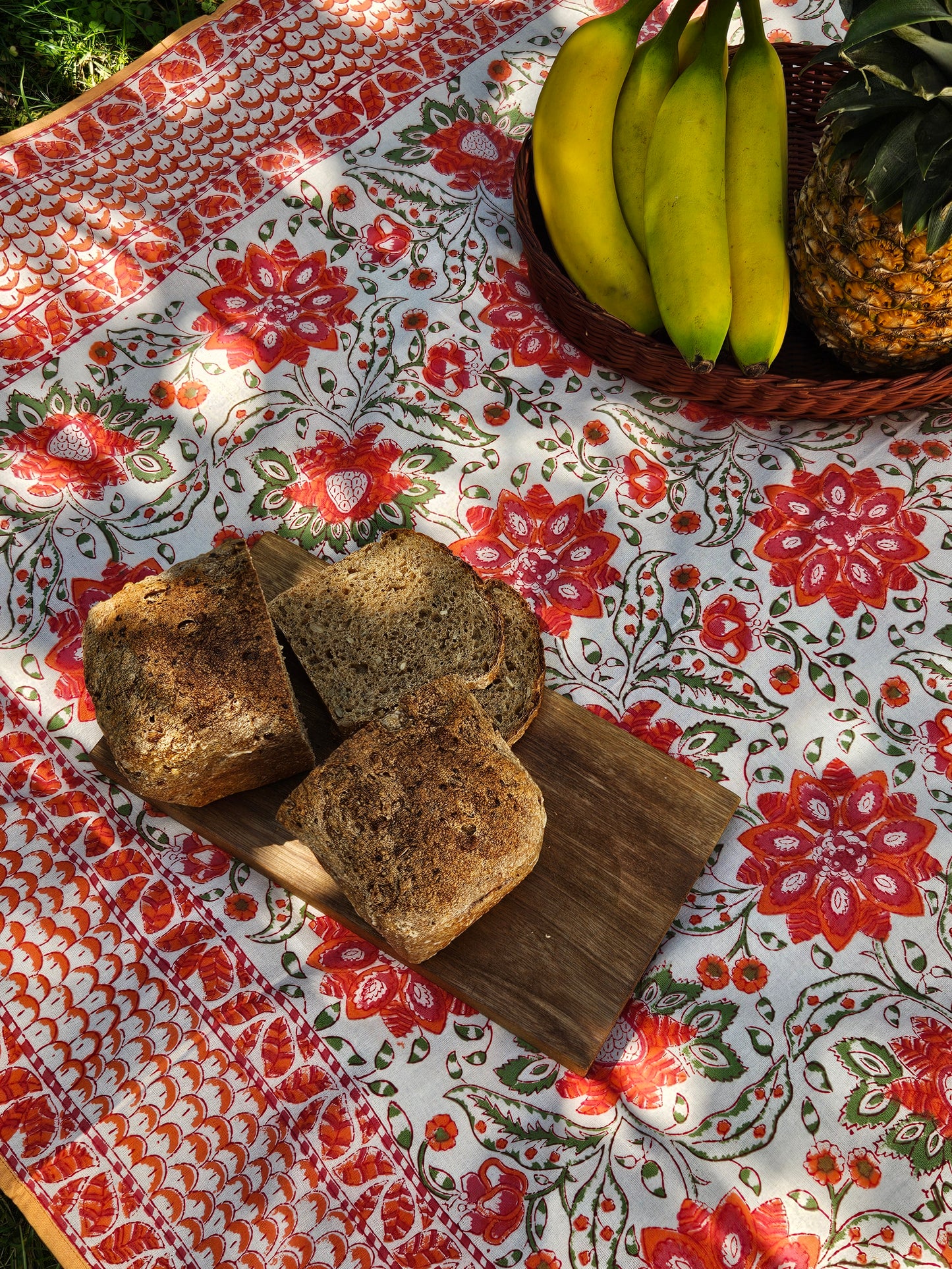 Mantel cuadrado 100% algodón estampado a mano. Flor de 7 pétalos B