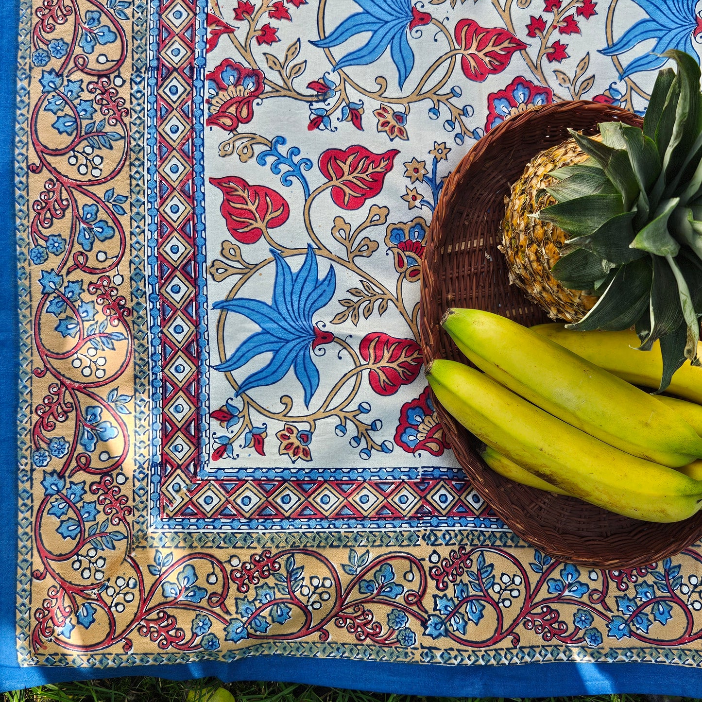 Mantel cuadrado 100% algodón estampado a mano. Ivy blanco